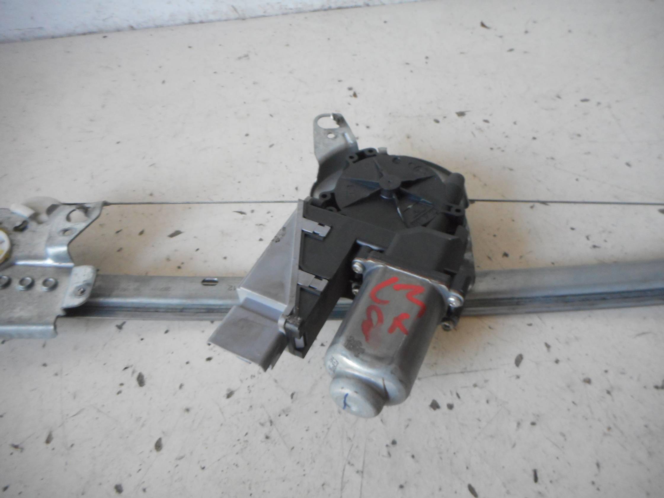 Alzacristallo elettr. porta ant. dx.